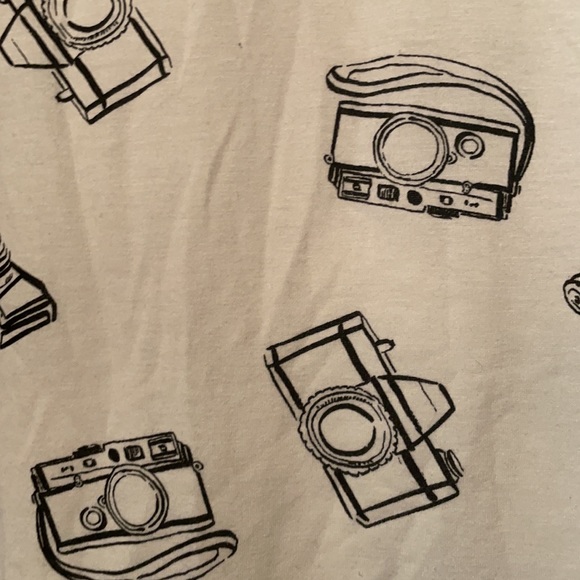 Nollie Camera Graphic v-neck Tee - Picture 5 of 7